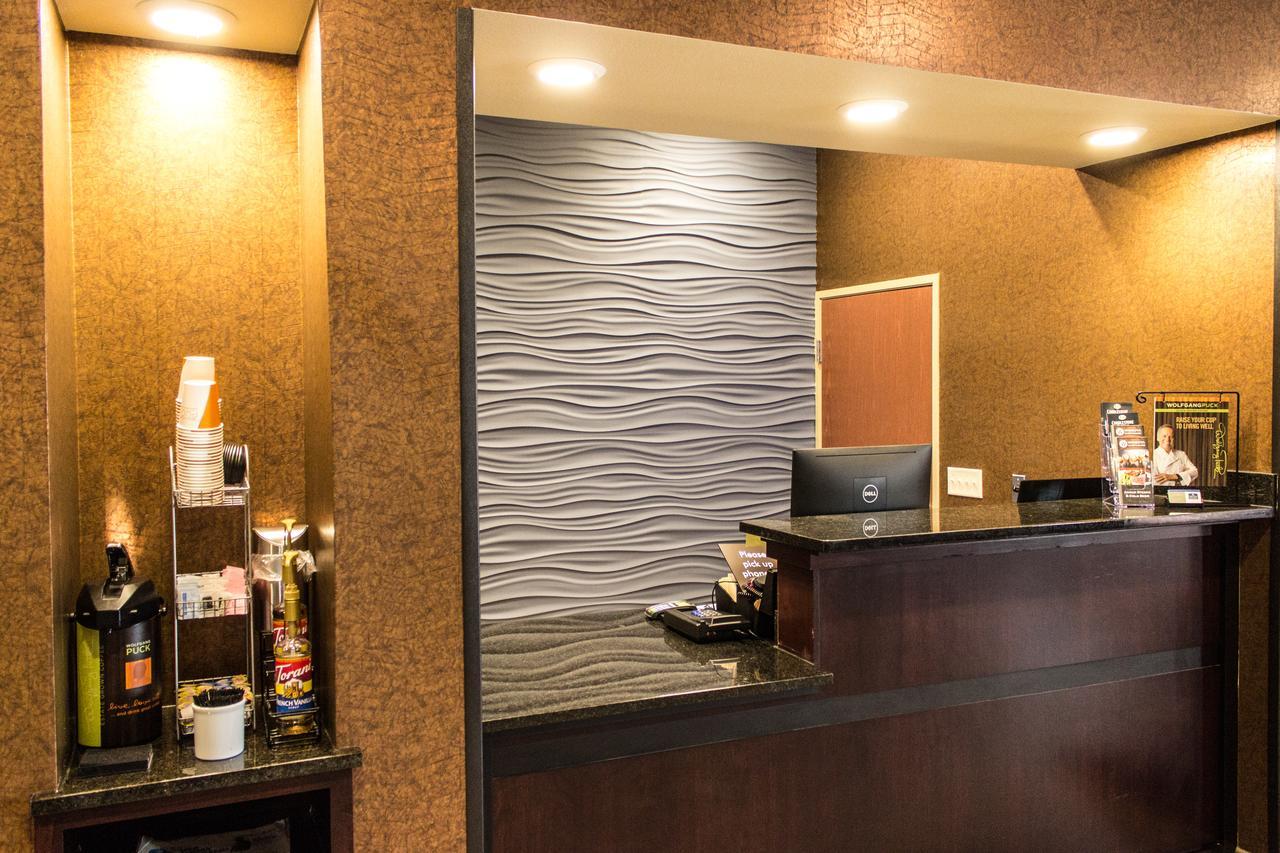 Hotel Cobblestone & - Chippewa Falls