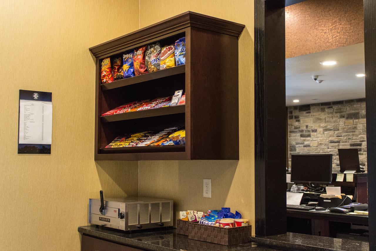 Hotel Cobblestone & - Chippewa Falls
