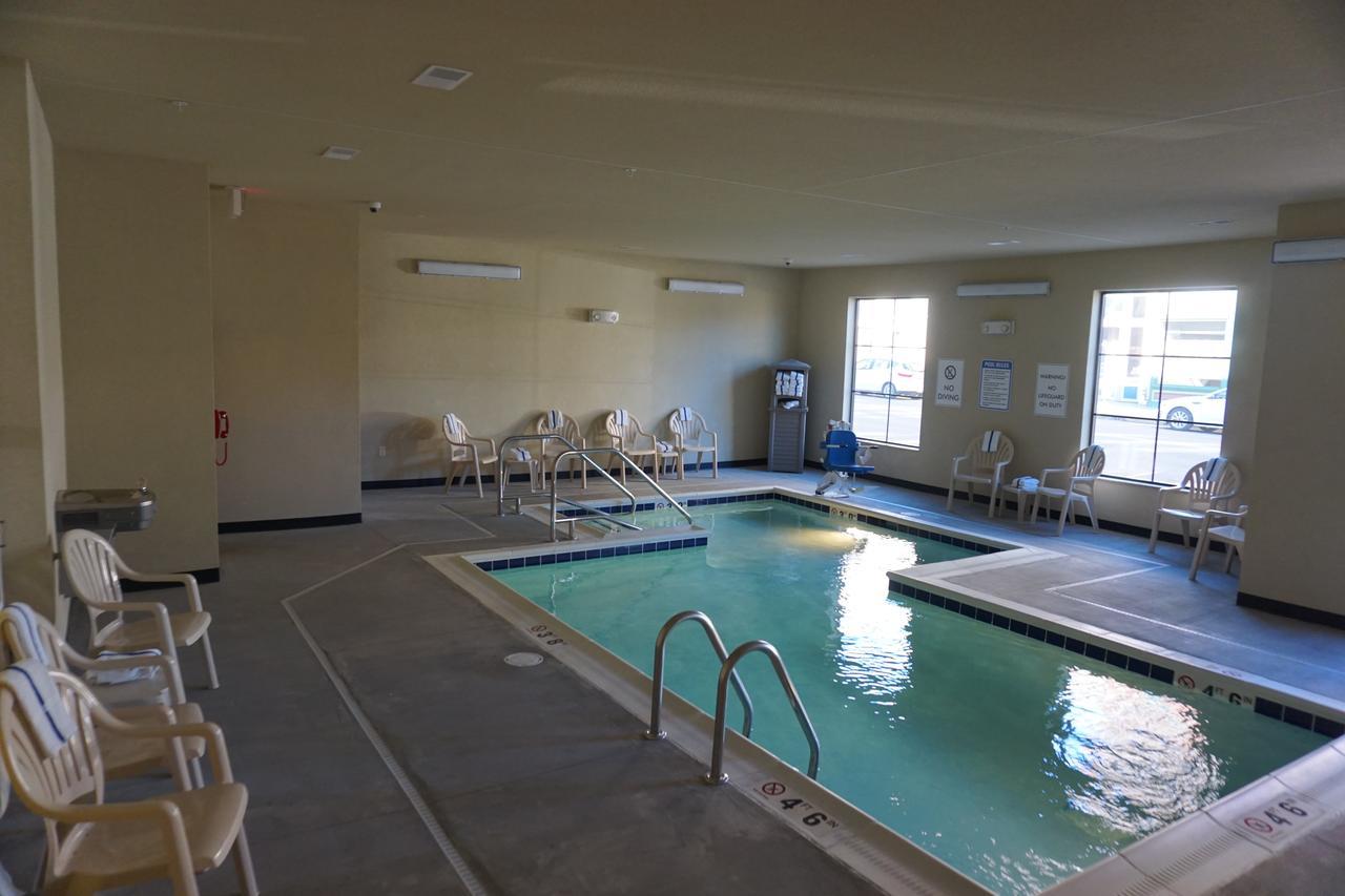 Hotel Cobblestone & - Chippewa Falls